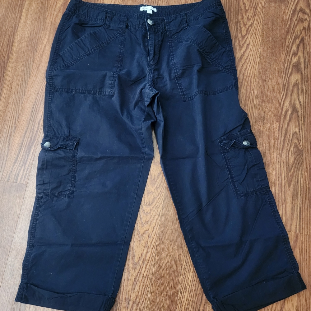 GAP Black Cargo Capris Relaxed Fit
